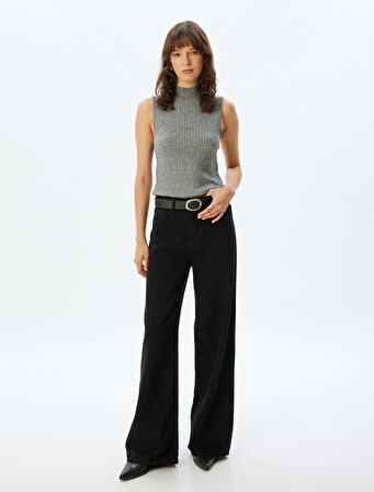 Kolsuz Dik Yaka Triko Kazak