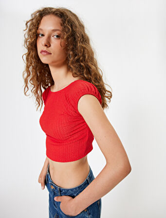 Crop Tişört Bürümcük Sırt Detaylı Kap Kol Kayık Yaka Slim Fit