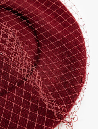 Ressam Şapka Yünlü Boncuk ve File Detaylı