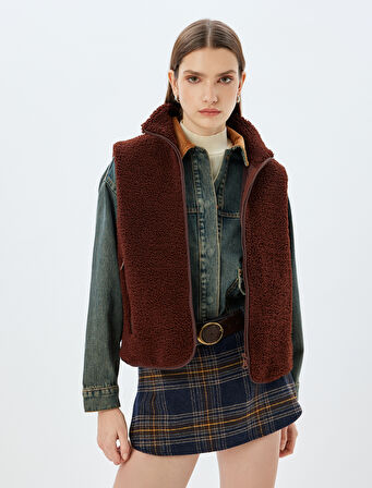 Fermuarlı Dik Yaka Cepli Peluş Yelek