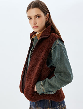 Fermuarlı Dik Yaka Cepli Peluş Yelek