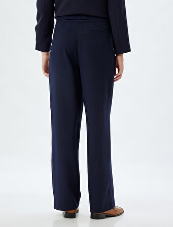 Havuç Kesim Kumaş Pantolon Pile Detaylı