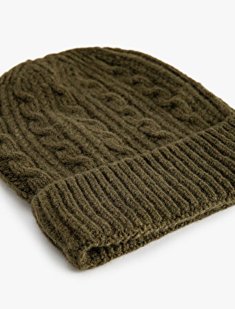 Saç Örgü Bere Kenarları Katlı