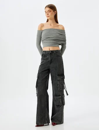 Uzun Kollu Slim Fit Asimetrik Omzu Açık Madonna Yaka Crop Tişört