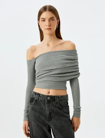 Uzun Kollu Slim Fit Asimetrik Omzu Açık Madonna Yaka Crop Tişört