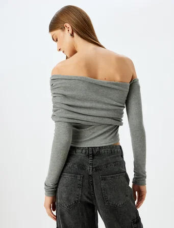 Uzun Kollu Slim Fit Asimetrik Omzu Açık Madonna Yaka Crop Tişört