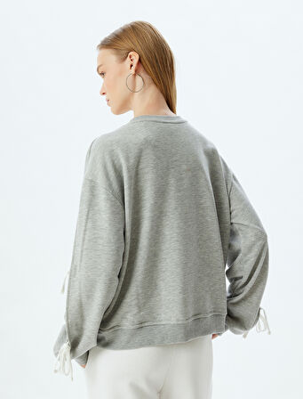 Oversize Sweatshirt Fiyonk Detaylı Bisiklet Yaka Uzun Kollu