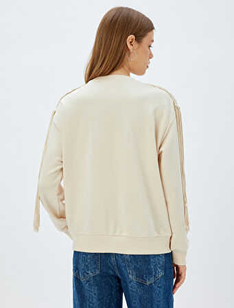 Püsküllü Sweatshirt Kroşe Detaylı Üç İplik  Yuvarlak Yaka Uzun Kollu 