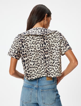 Leopar Desenli Bluz Bebe Yaka Bağcık Detaylı Kısa Kollu Slim Fit