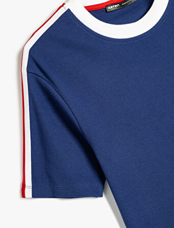 Kısa Kollu Tişört Dokulu Bisiklet Yaka Dar Kalıp Şerit Detaylı Pamuk Karışımlı