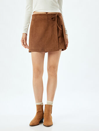 Süet Görünümlü Mini Şort Etek Bağlama Detaylı