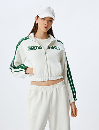 Crop Dik Yaka Biyeli Cep Detaylı Kolej Baskılı Fermuarlı Sweatshirt