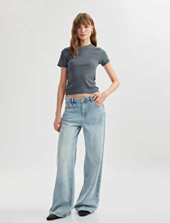 Pamuklu Dikiş Detaylı Bisiklet Yaka Kısa Kollu Tişört