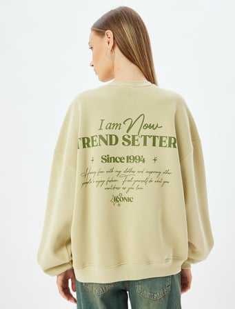 Oversize Sweatshirt Arkası Baskılı Bisiklet Yaka Yıldız İşlemeli Şardonlu