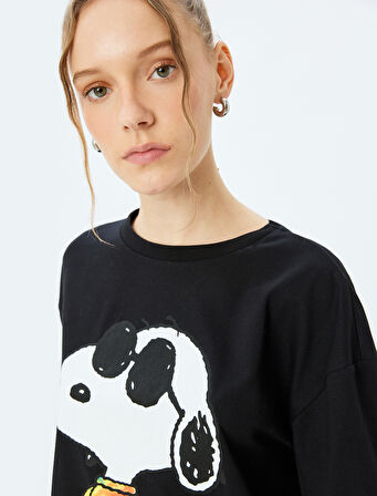 Snoopy Baskılı Kısa Kollu Bisiklet Yaka Lisanslı Tişört