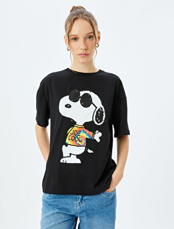 Snoopy Baskılı Kısa Kollu Bisiklet Yaka Lisanslı Tişört