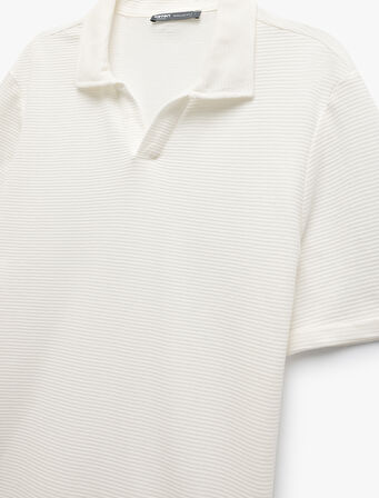 Pamuklu Regular Fit Dokulu Kısa Kollu V Yaka Polo Tişört