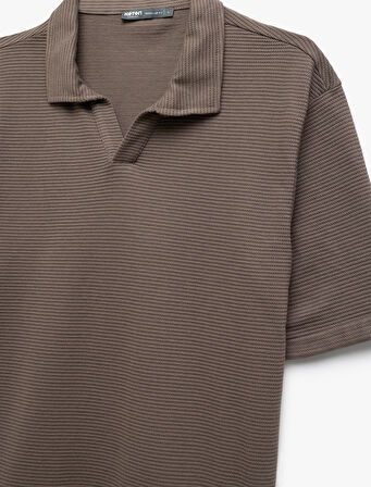 Pamuklu Regular Fit Dokulu Kısa Kollu V Yaka Polo Tişört