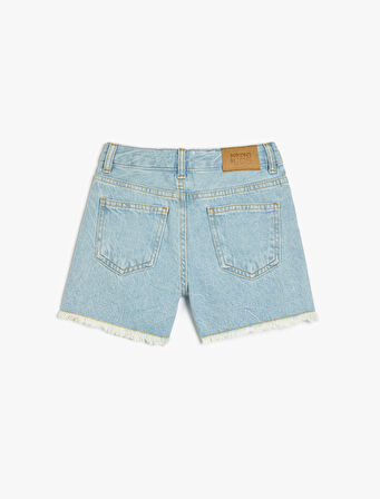 Pamuklu Düğme ve Cep Detaylı Basic Denim Şort
