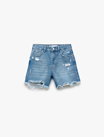 Yıpranmış Püsküllü Düğmeli Denim Şort