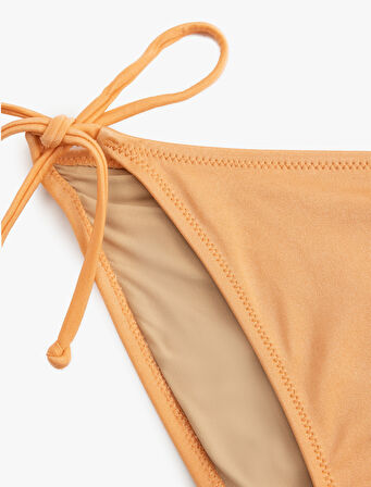 Astarlı Parlak Yanları Bağlamalı İpli Bikini Altı