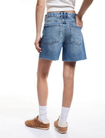 Düğmeli Cep Detaylı Mini Rahat Kalıp Denim Şort