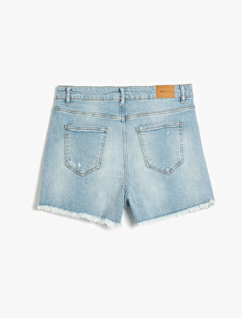 Rahat Kesim Yıpratma Detaylı Denim Şort