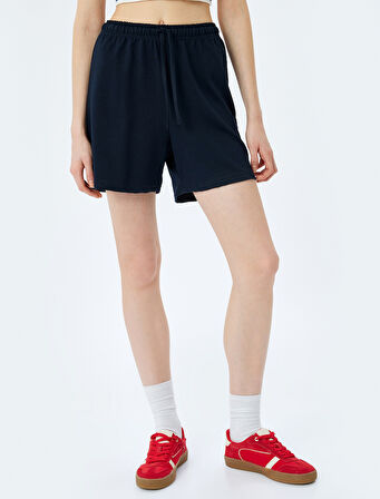 Beli Bağcıklı Rahat Kalıp Cep Detaylı Şort