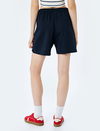 Beli Bağcıklı Rahat Kalıp Cep Detaylı Şort