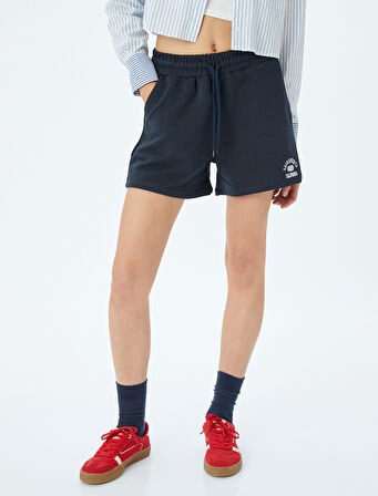 Beli Bağcıklı Kolej Nakışlı Cepli Mini Şort