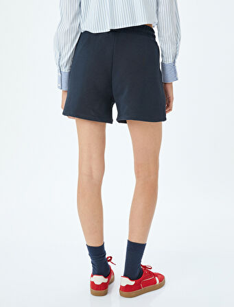 Beli Bağcıklı Kolej Nakışlı Cepli Mini Şort