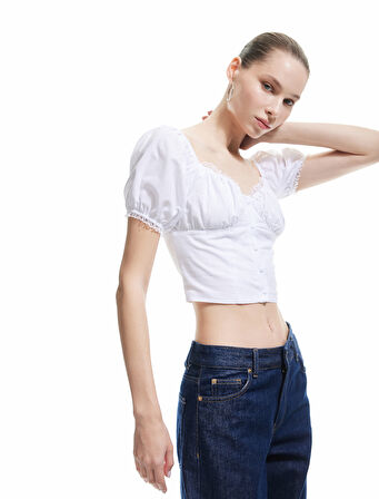 Dar Kesim Dantel Detaylı Kalp Yaka Kısa Balon Kollu Crop Bluz