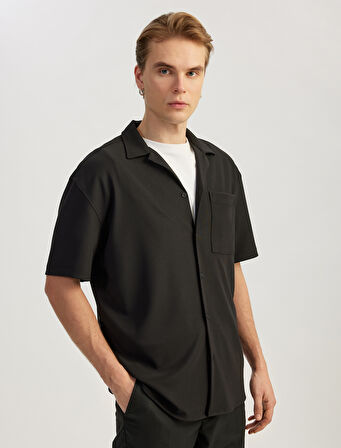 Düğmeli Devrik Yaka Klasik Kısa Kollu Gömlek