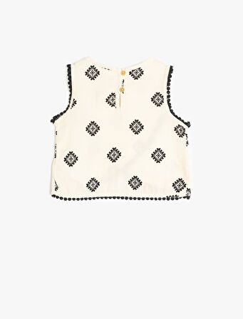 Pamuklu Nakış Detaylı Kolsuz Asimetrik Crop Bluz