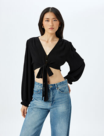 Uzun Kollu Önden Bağlama Detaylı Düğmeli Viskon Crop Bluz