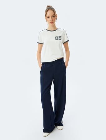 Bisiklet Yaka Biyeli Kısa Kollu Kolej Baskılı Slim Fit Tişört