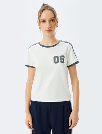 Bisiklet Yaka Biyeli Kısa Kollu Kolej Baskılı Slim Fit Tişört