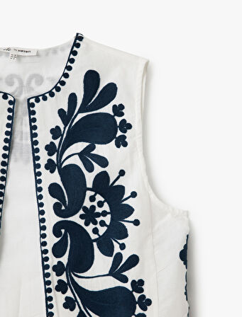 Aplike Nakışlı Bisiklet Yaka Kolsuz Crop Yelek