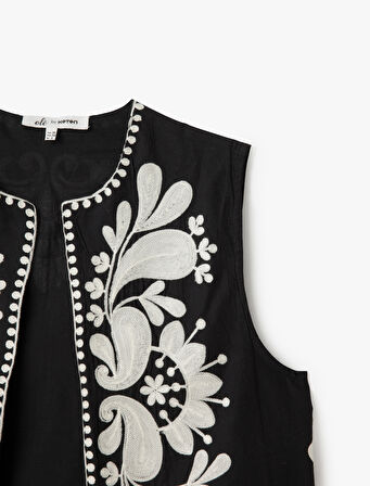 Aplike Nakışlı Bisiklet Yaka Kolsuz Crop Yelek