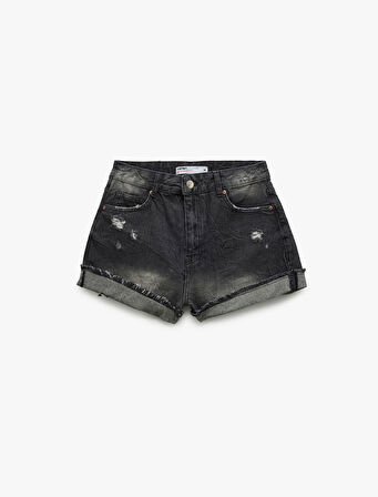 Pamuklu Rahat Kalıp Katlı Paça Yırtık Denim Şort