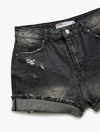 Pamuklu Rahat Kalıp Katlı Paça Yırtık Denim Şort