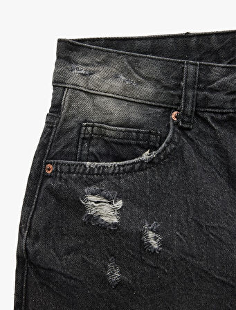 Pamuklu Rahat Kalıp Katlı Paça Yırtık Denim Şort