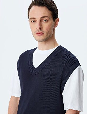 V Yaka Regular Fit Viskon Karışımlı Triko Süveter