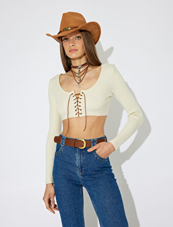 Koton X Zeynep Bastık - Crop Triko Kazak Önden Çapraz Bağcık Detaylı Uzun Kollu U Yaka