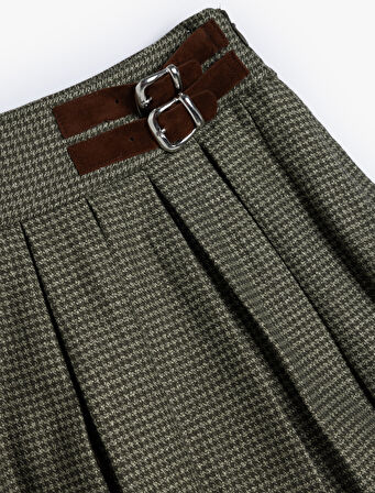 Pileli Etek Toka Detaylı