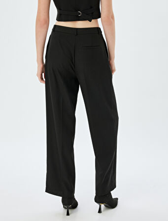 Pileli Cep Detaylı Düz Paça Kumaş Pantolon