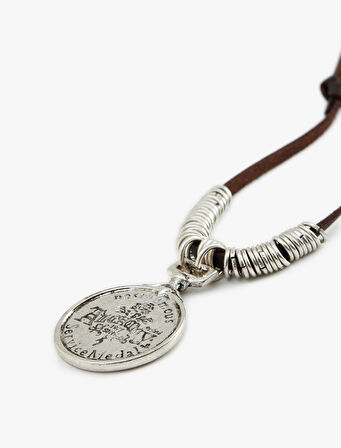 Charm Detaylı Kolye