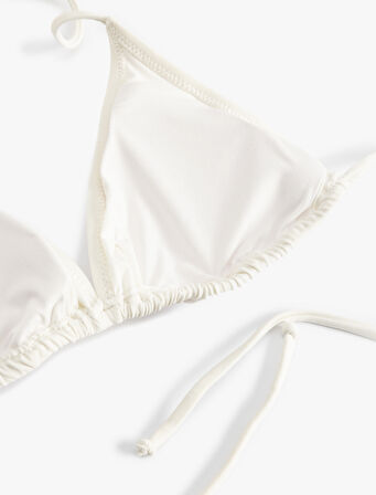 Astarlı Pedli İpli Üçgen Bikini Üstü