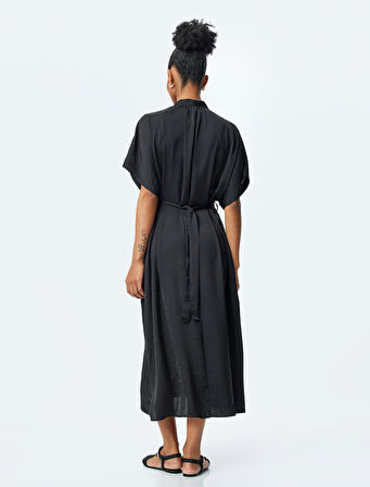 Dökümlü Kısa Kollu Midi Boy Kruvaze Saten Elbise