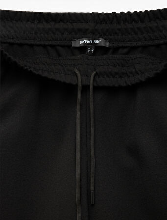 Viskon Karışımlı Beli Bağcıklı Baskılı Bermuda Oversize Spor Şort